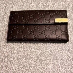 🍷Gucci Women’s Wallet Vintage NO Frays or damage Clean👠